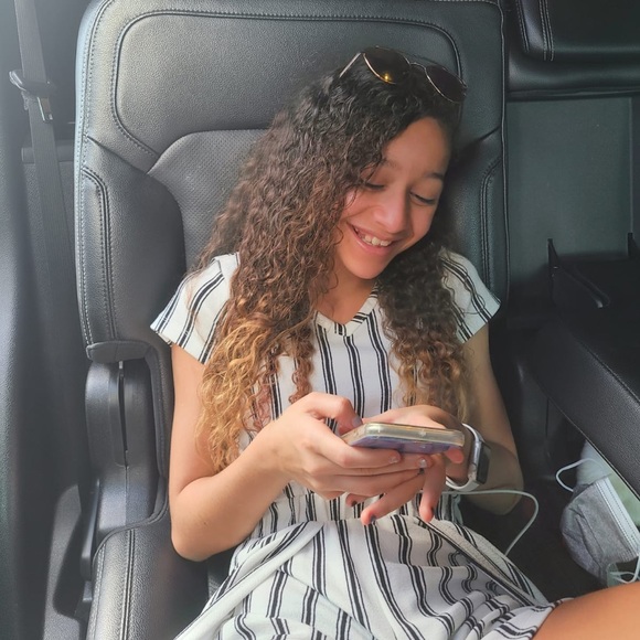 Meet your Posher, Juliana - Picture 1 of 1